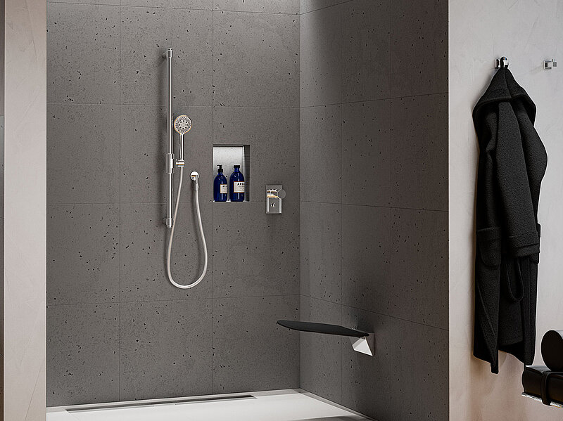 Duschsitz DSK in einer hochwertigen Dusche mit schwarzer Sitzfläche von der Marke Erlau